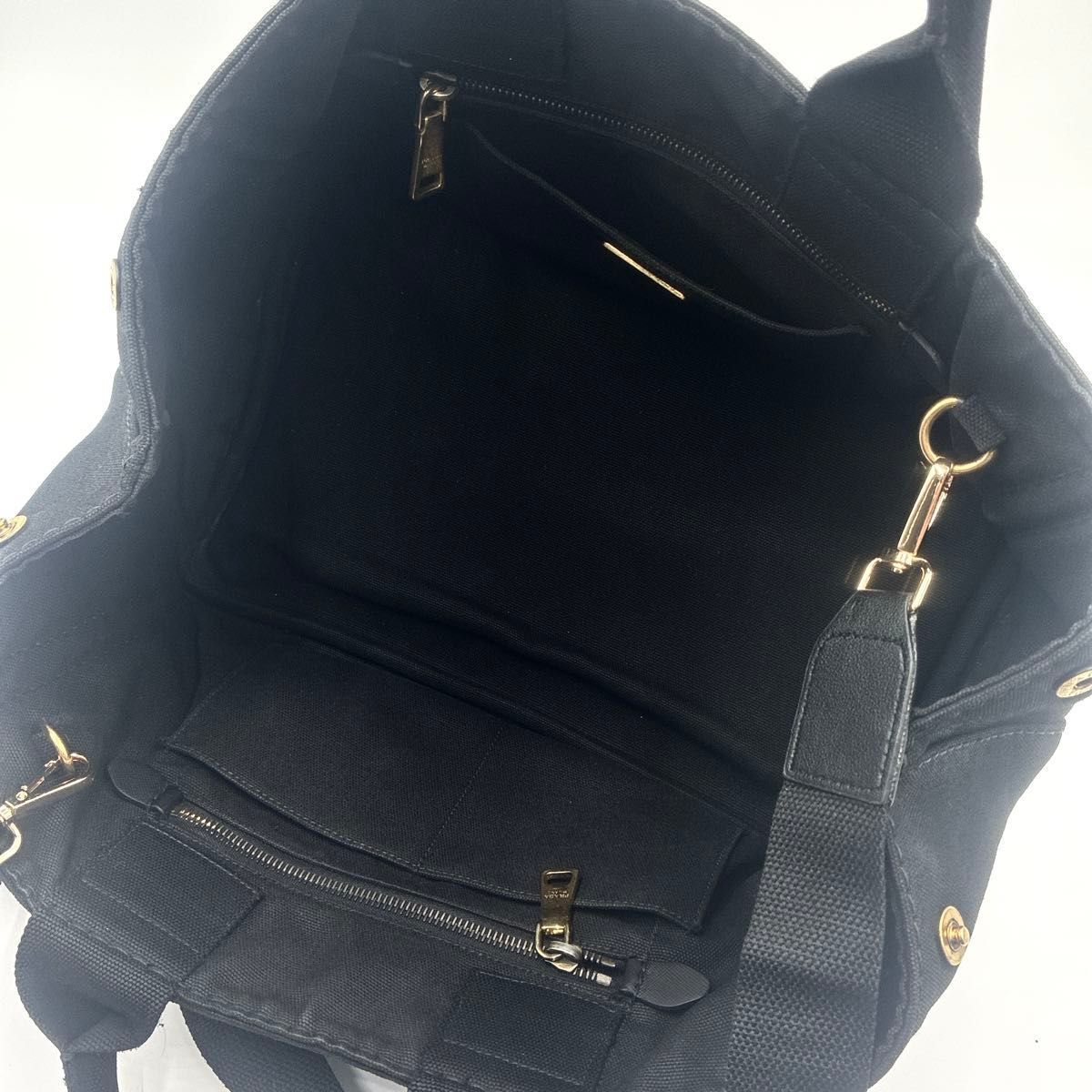 白タグ 三角ロゴ