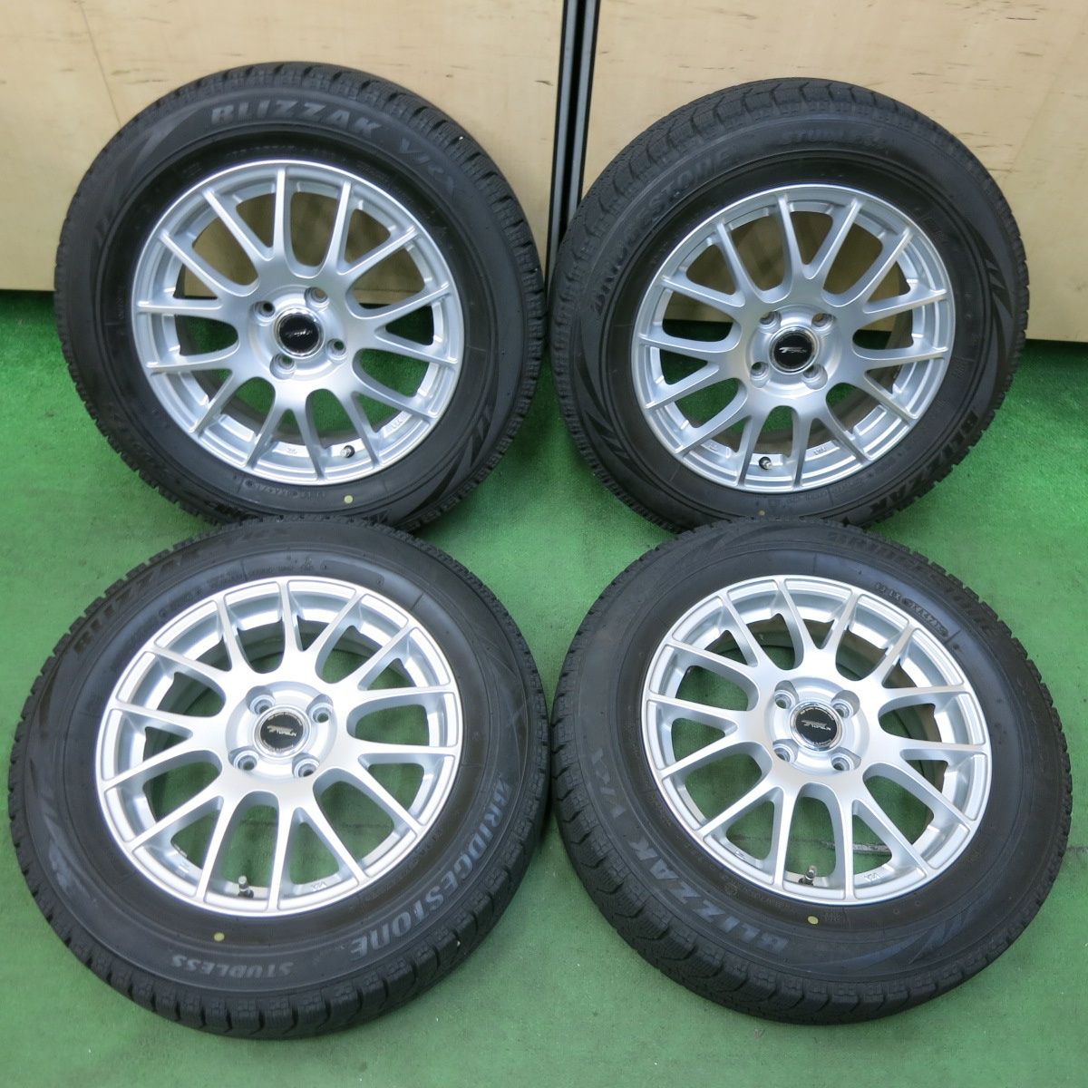 美品！8.5分★スタッドレス 195/65R15 ブリヂストン ブリザック VRX トップラン TOPRUN★ バリ溝 美品 22年製 ブリヂストン スタッドレスタイヤ 195⁄65R15 バリ