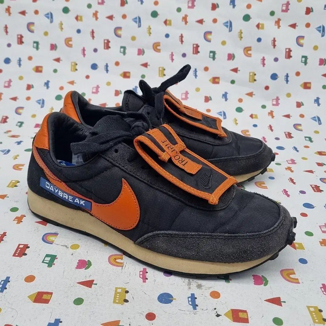 【雷市場（ポンジャン）商品韓国直送】 NIKE(ナイキ) デイブレイク ポケット レディーススニーカー 235