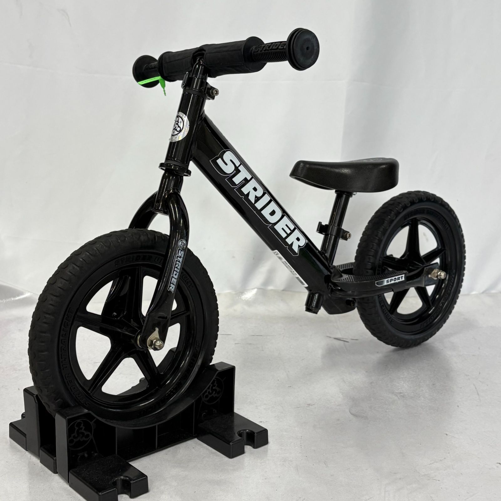 STRIDER ストライダー スポーツ ブラック黒 12 インチ キックバイク STRIDER ストライダー 12 Sport Model スポーツ 日本正規品