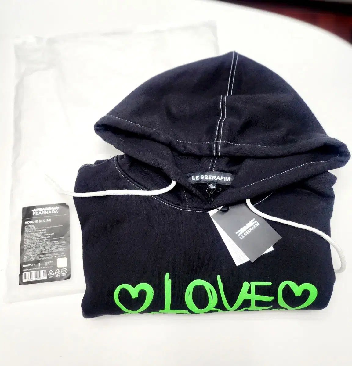 LE SSERAFIM(ルセラフィム・ルセラ) fearnada 黒 パーカー ( M