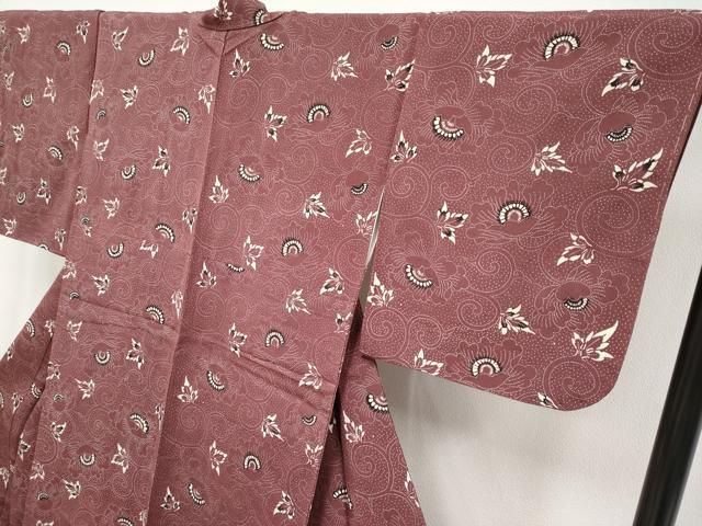 小紋 牡丹唐草文