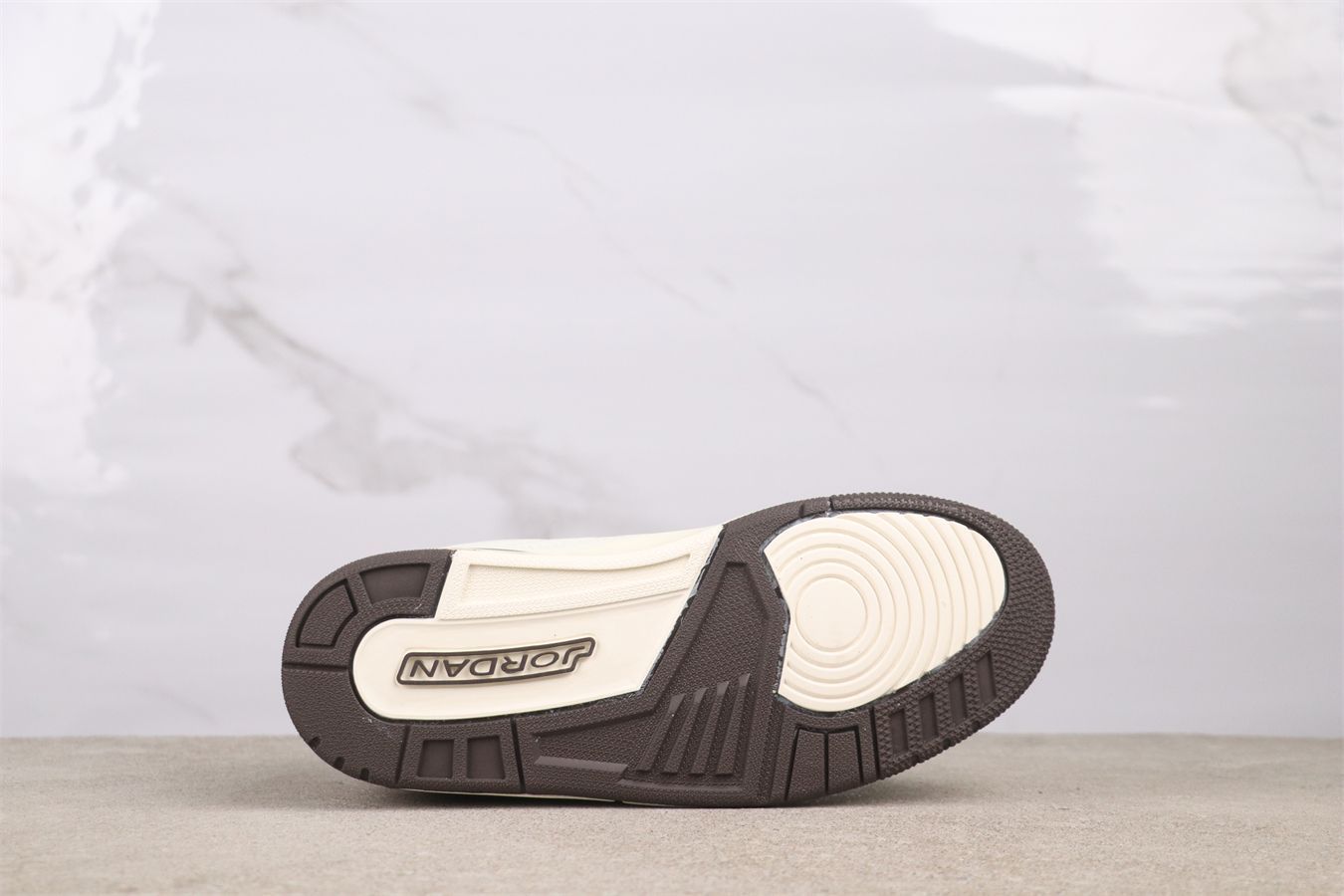  今日 ジョーダン Jordan 136064 - 168 ホワイト ブラウン スニーカー キッズシューズ