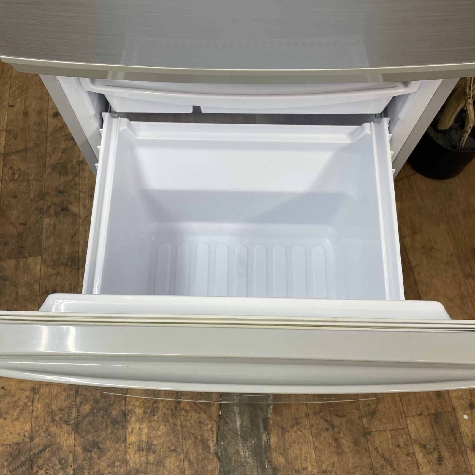 名古屋市近郊配送設置無料⭐S742⭐SHARP 2ドア冷蔵庫（137L 両開き）16  