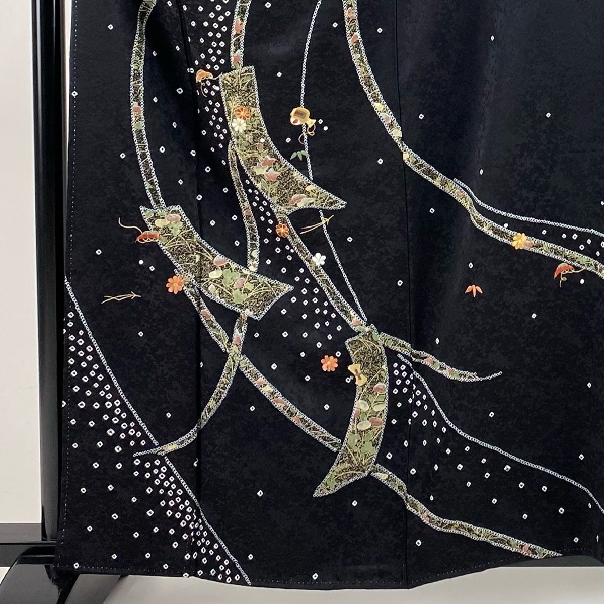 訪問着 身丈161.5cm 裄丈65cm M 袷 短冊 秋草 刺繍 絞り 黒 正絹 秀品