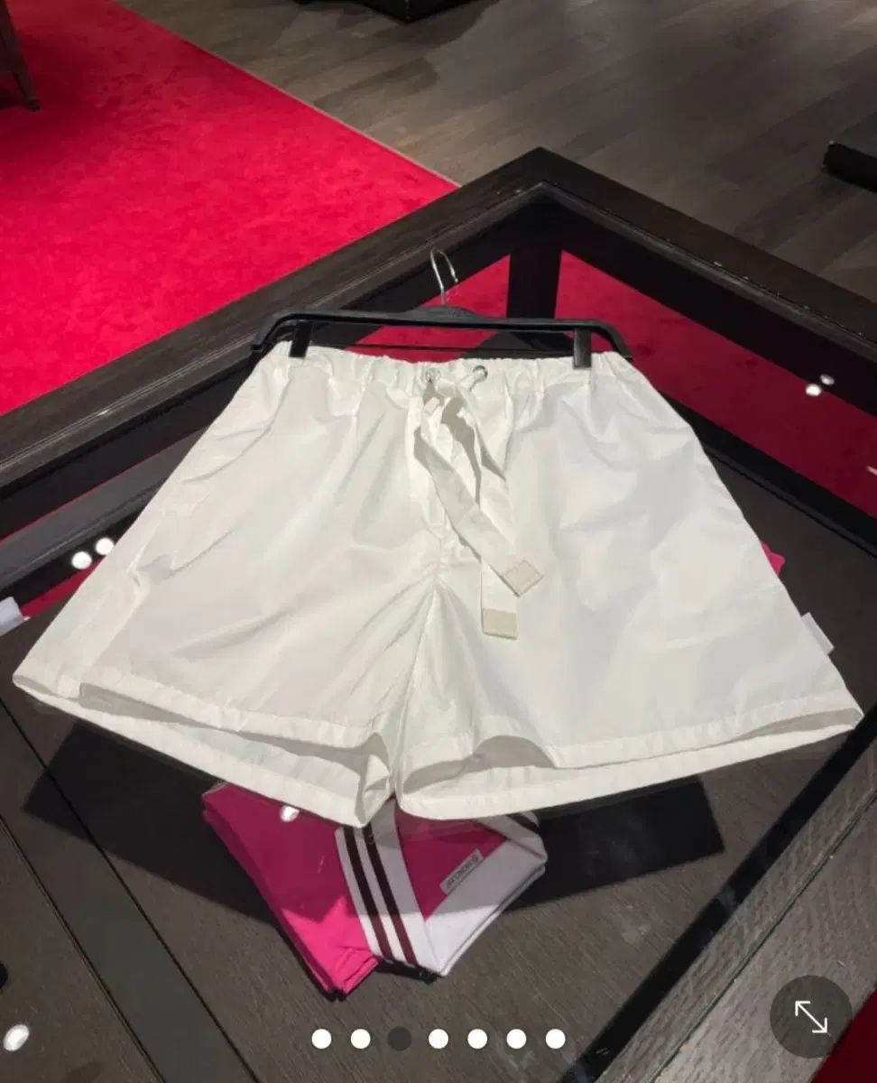 モンクレール レーディスショートパンツ