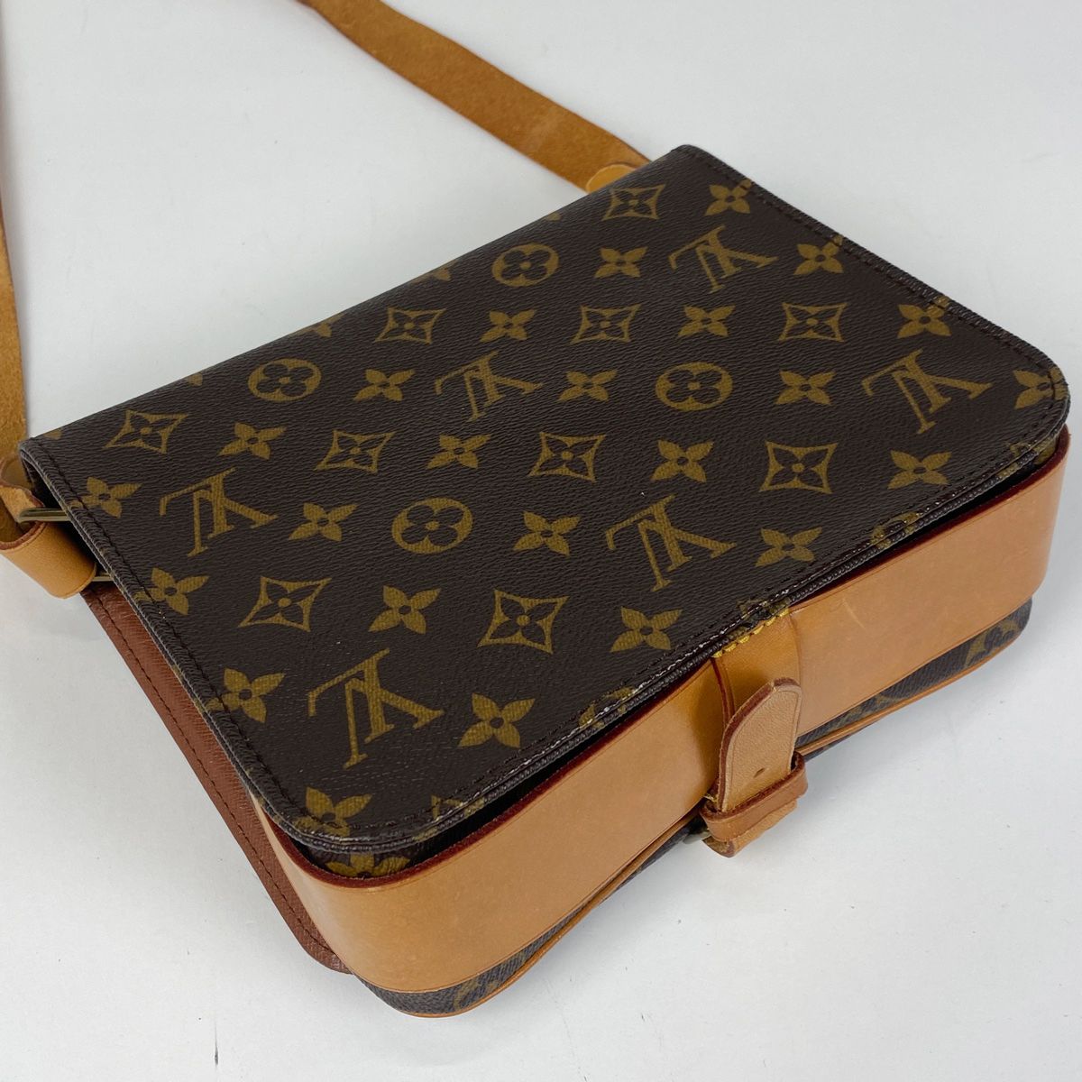 ルイ・ヴィトン Louis Vuitton カルトシエール 22 斜め掛け ショルダー  