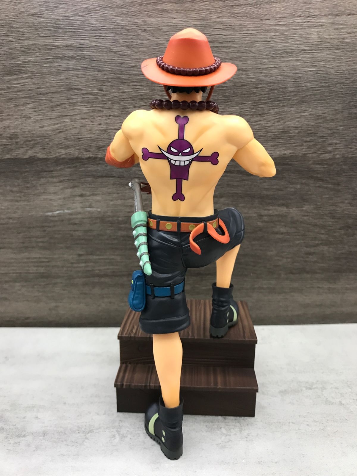 ワンピース エース フィギュア　箱あり FIG]ラストワン賞 ポートガス・D・エース フィギュア〜白ひげマントver