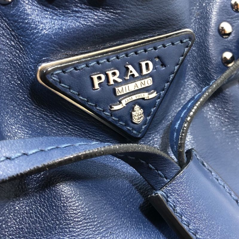 プラダ PRADA スタッズ巾着フリンジトートバッグ B5061M ブルー レザー ...