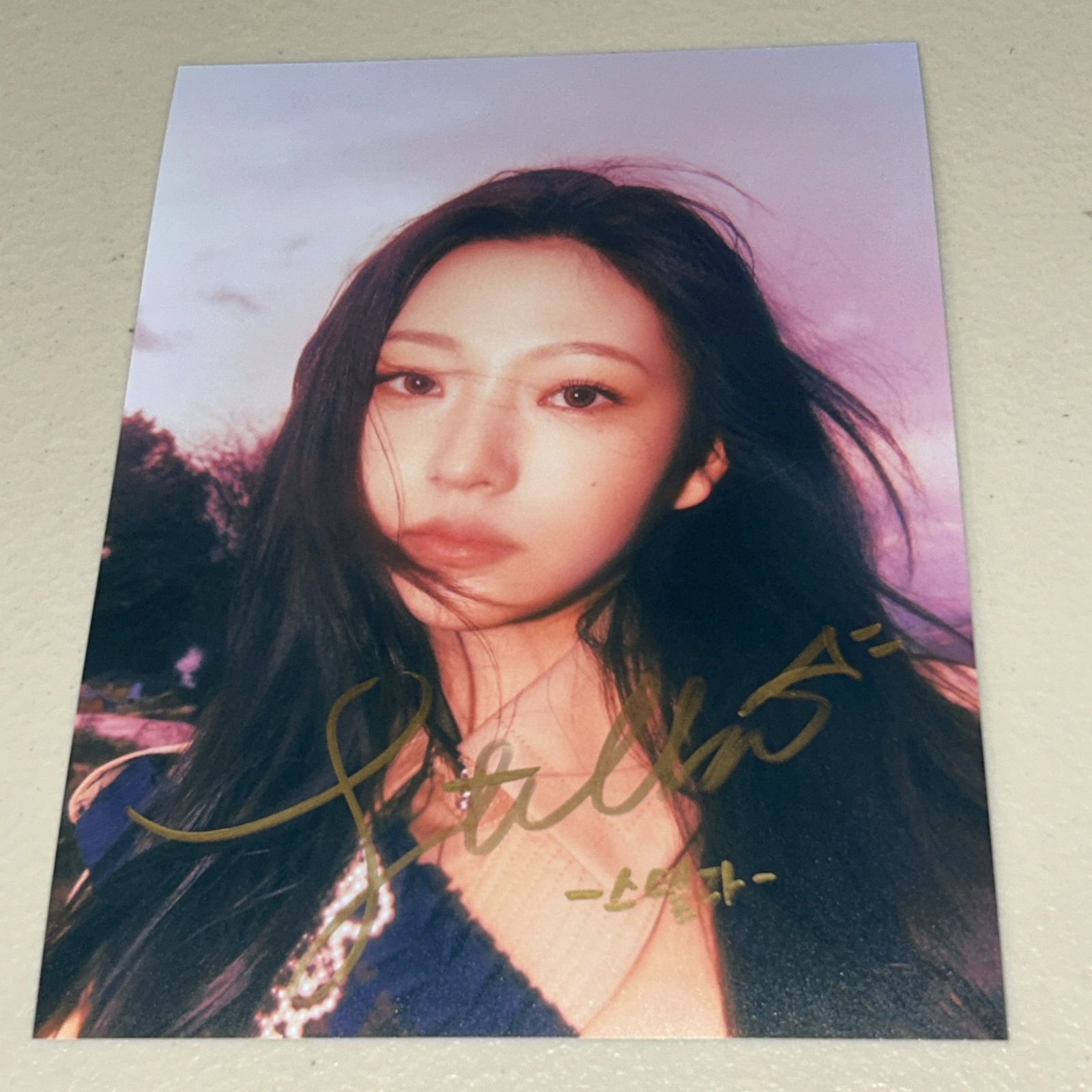 【バラ売り可能】Hearts2Hearts 直筆サイン Hearts2Hearts ステラ 直筆サイン スチール写真(2Lサイズ) - メルカリ