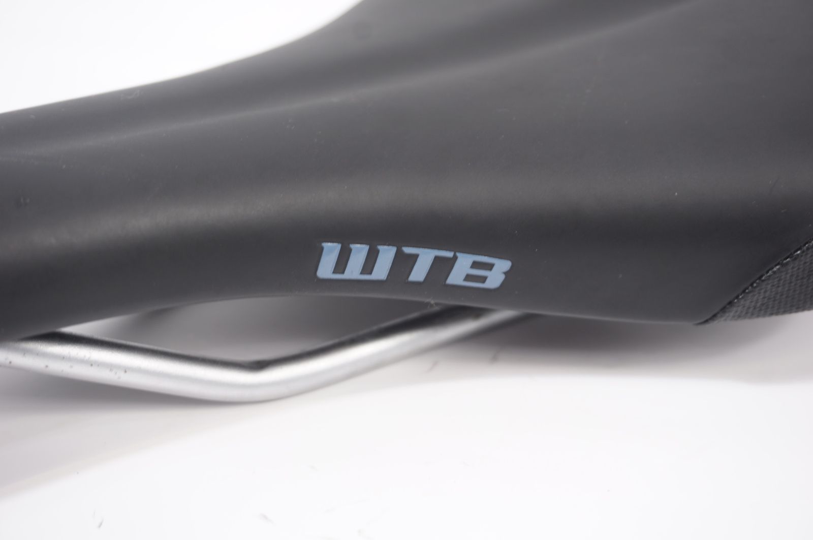 WTB 「ダブリューティービー」 SL8 サドル / バイチャリ世田谷店