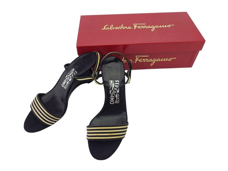 【Ferragamo】フェラガモ ウェッジソール サンダル ほぼ新品 サイズ6 フェラガモ ガンチーニ レザー ウェッジソールサンダル 6 1/2