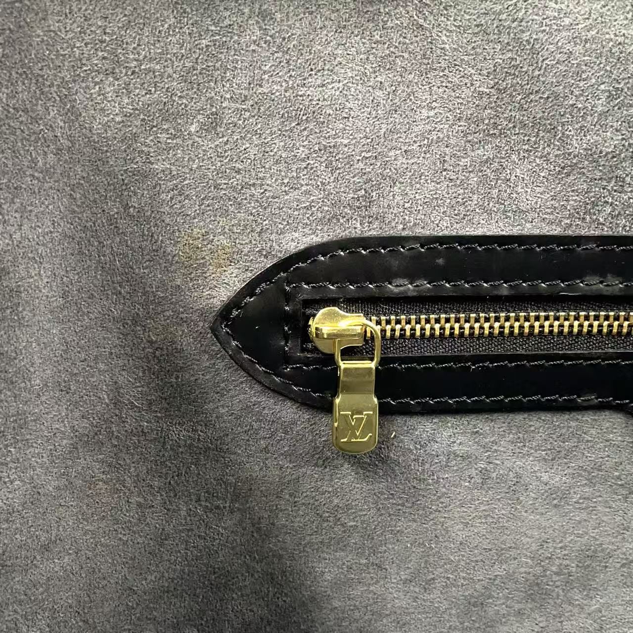 LOUIS VUITTON リュサック エピ エピ ノワール レザー ブラック