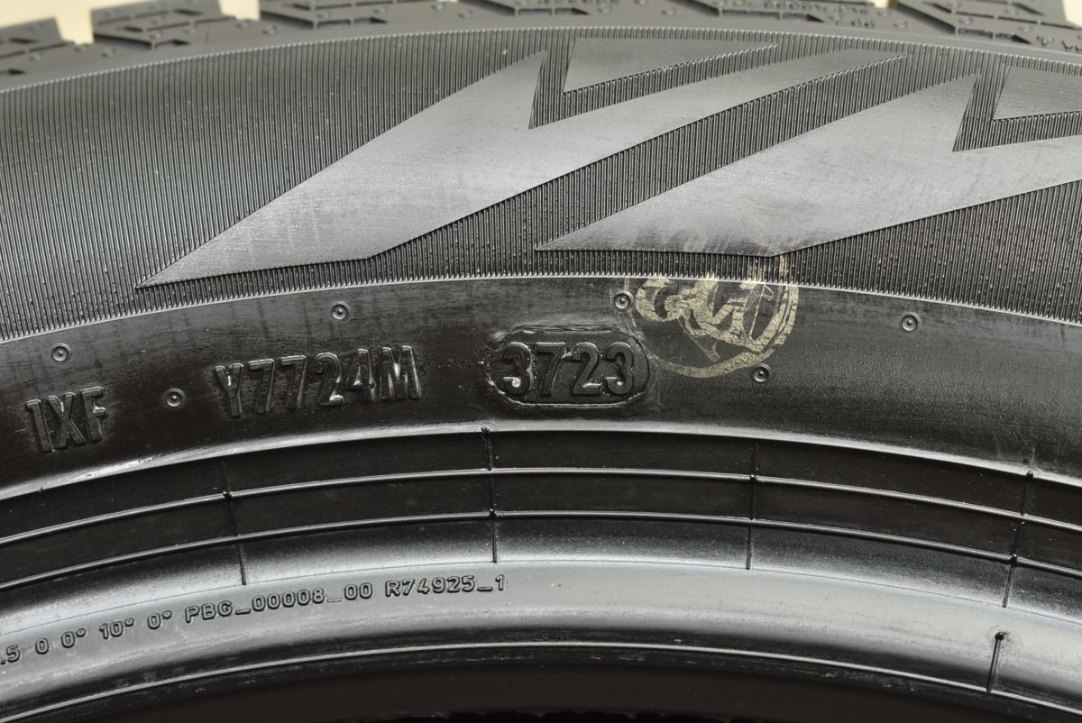 ピレリ アイスゼロアシンメトリコ