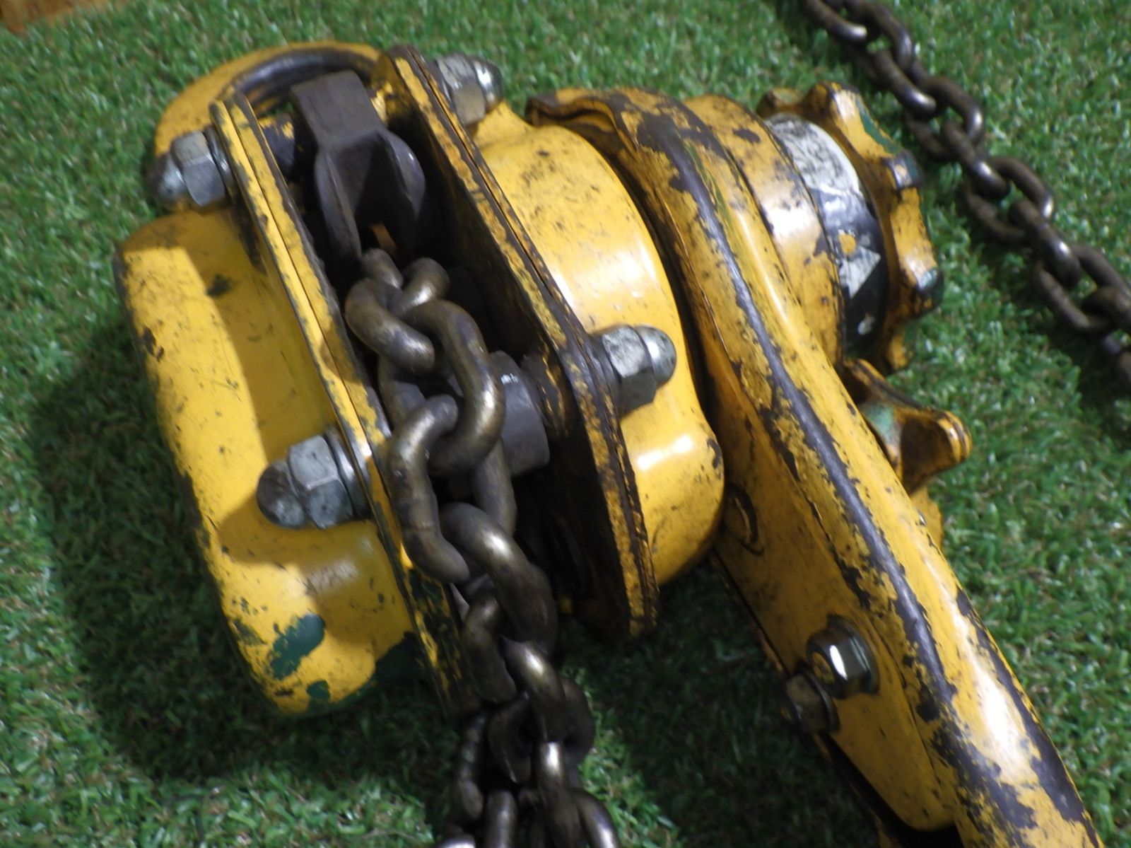 重量物を吊り上げに キトー