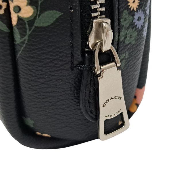 ✨️化粧箱付き✨️美品✨COACH ポーチ 花柄 フラワー ブラック PVC コーチ ポーチ ワイルドフラワー コスメポーチ 小物入れ A2148