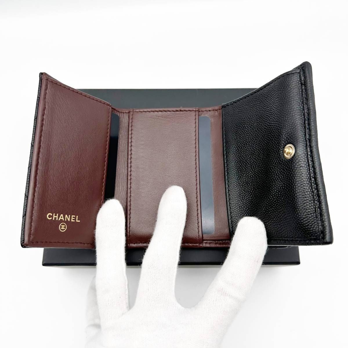 CHANEL シャネル マトラッセ キャビアスキン コンパクト