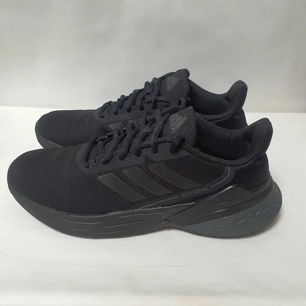 【雷市場（ポンジャン）商品韓国直送】adidas(アディダス) レスポンス スニーカー ランニングシューズ 270