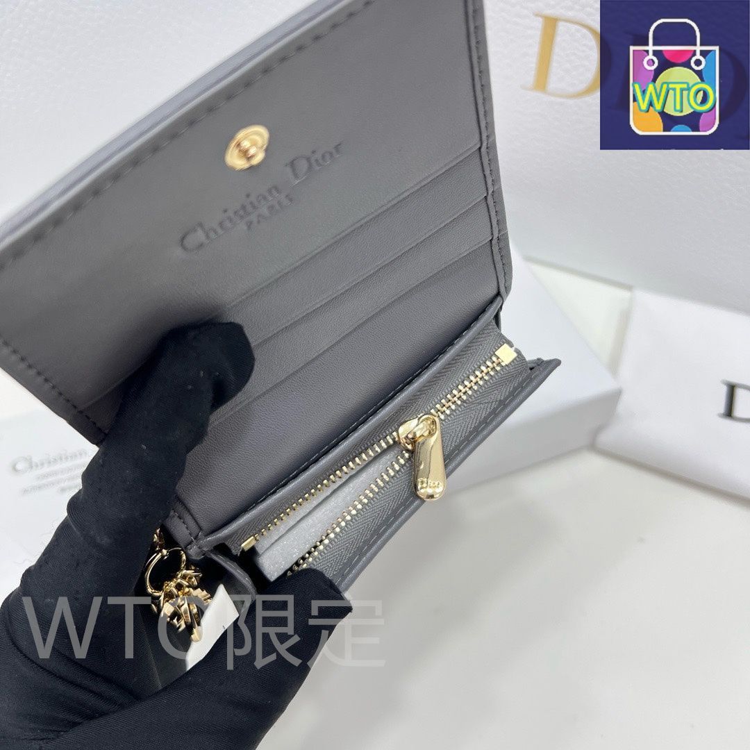 【ステッチが可愛い♡】DIOR 二つ折り財布 本日限定特価】Dior ミニレディディオール財布 秋冬新作