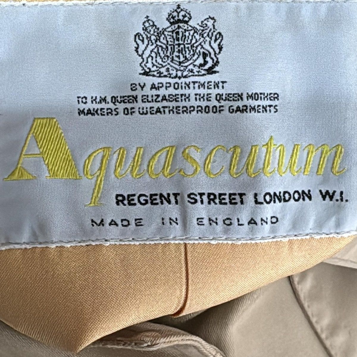 トレンチコート