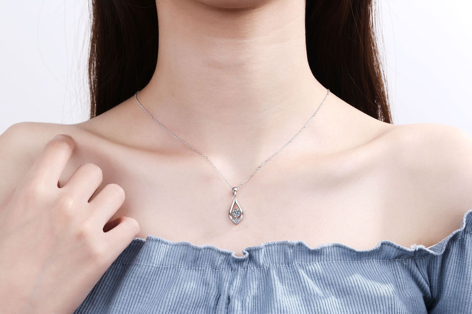 モアサナイト　ネックレス　5ct 11mm　ペンダント　SV925 モアサナイト ネックレス 5ct 11mm ペンダント SV925 - メルカリ