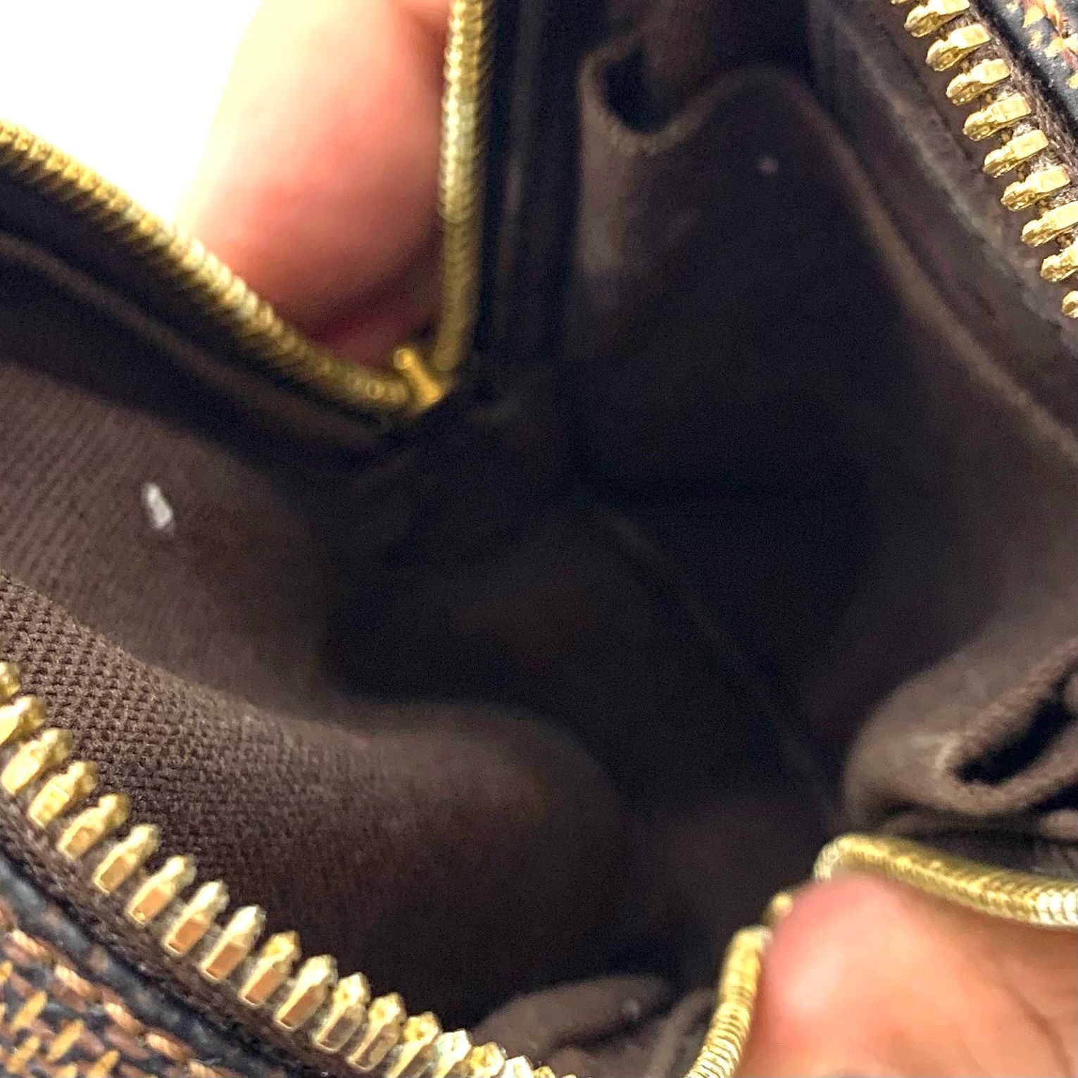 Vuitton 小物革ポーチ