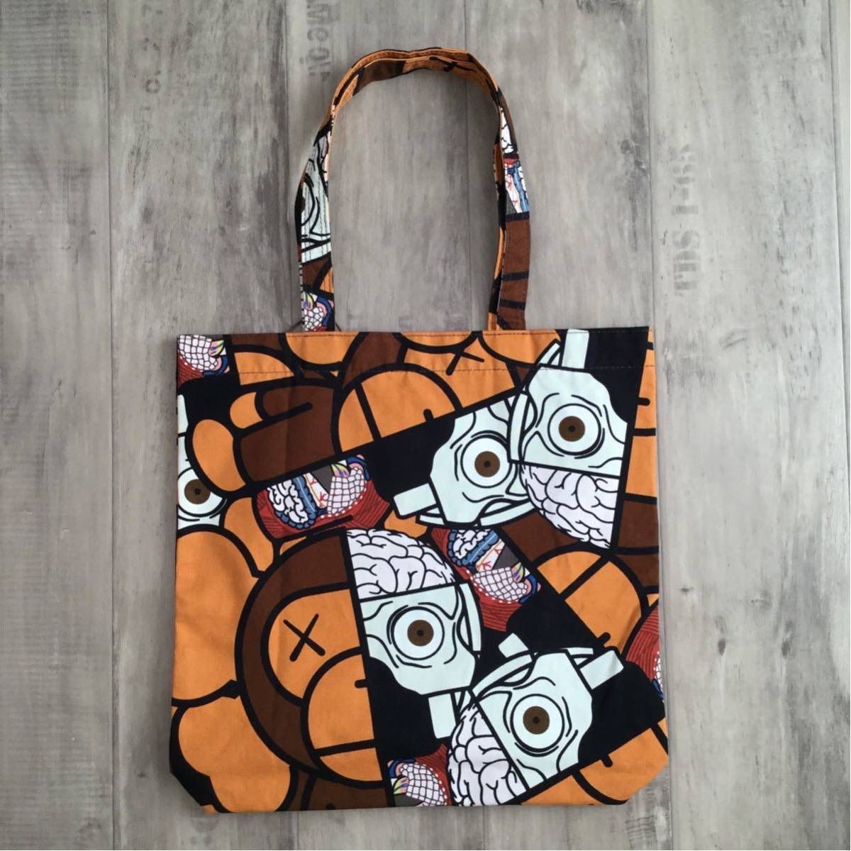 新品 激レア kaws × エイプ コラボ ポーチABCカウズ カモ マイロ 激