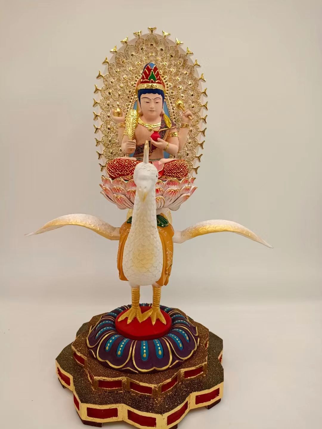 彩繪 最 総檜材 木彫仏像 仏教美術 切金 彩色孔雀明王座像 高さ 36.5cm