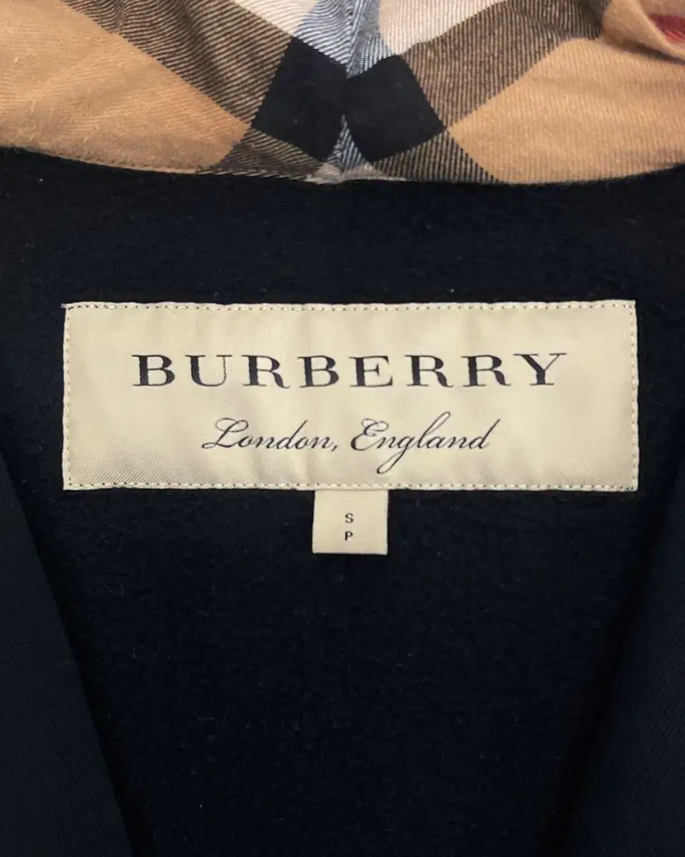 ● BURBERRY