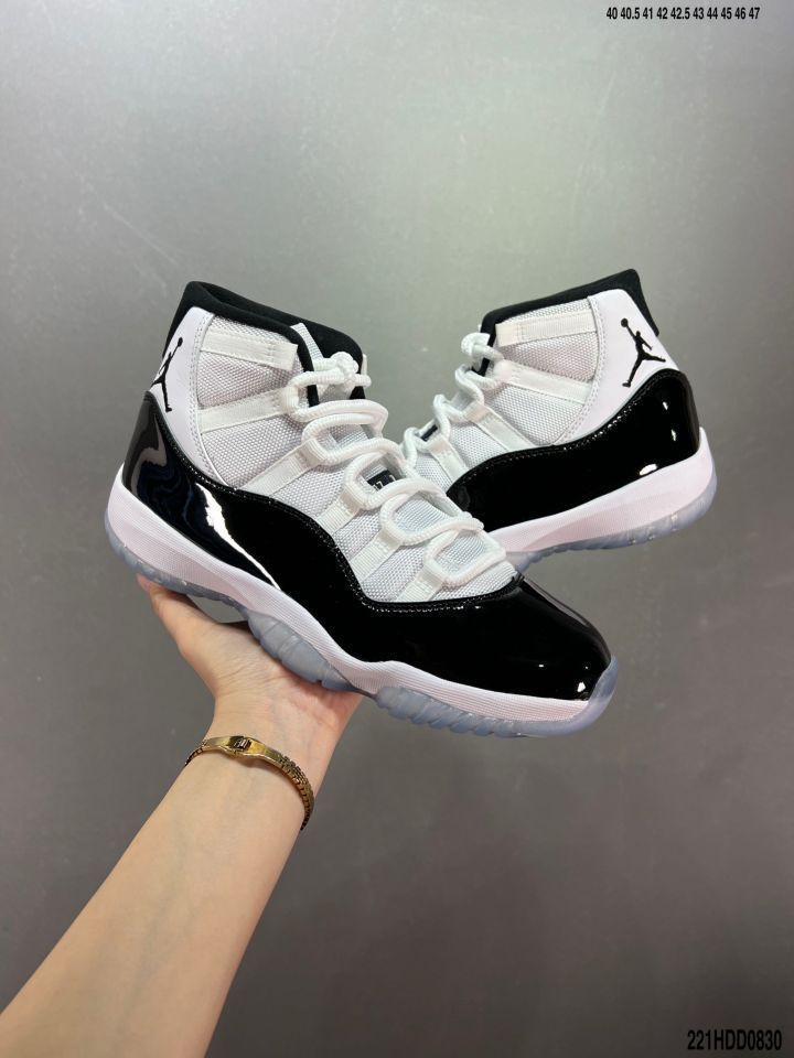 Nike Air Jordan 11 Retro concord スニーカー