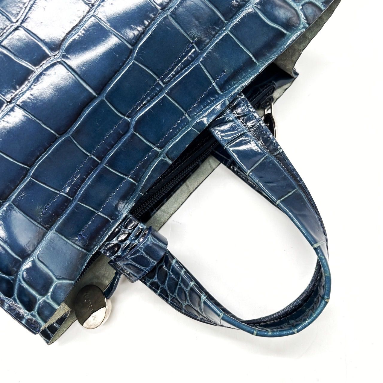 美品　FURLA フルラ　チャーム付　かごバッグ　ハンドバッグ　クロコ型押し ✨良品✨ FURLA フルラ トートバッグ ハンドバッグ クロコ型押し