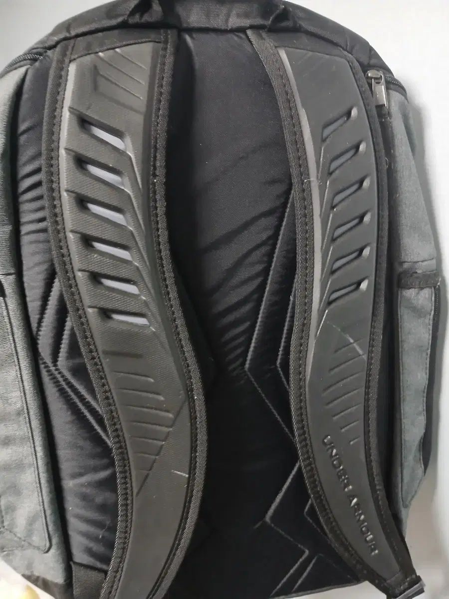 【Y】読売ジャイアンツ 読売巨人 アンダーアーマー リュック 新品 UNDER ARMOUR（アンダーアーマー）の「メンズ 読売ジャイアンツ