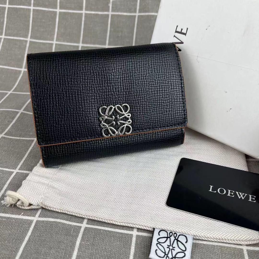 美品 LOEWE ロエベ 三つ折り財布 - メルカリ