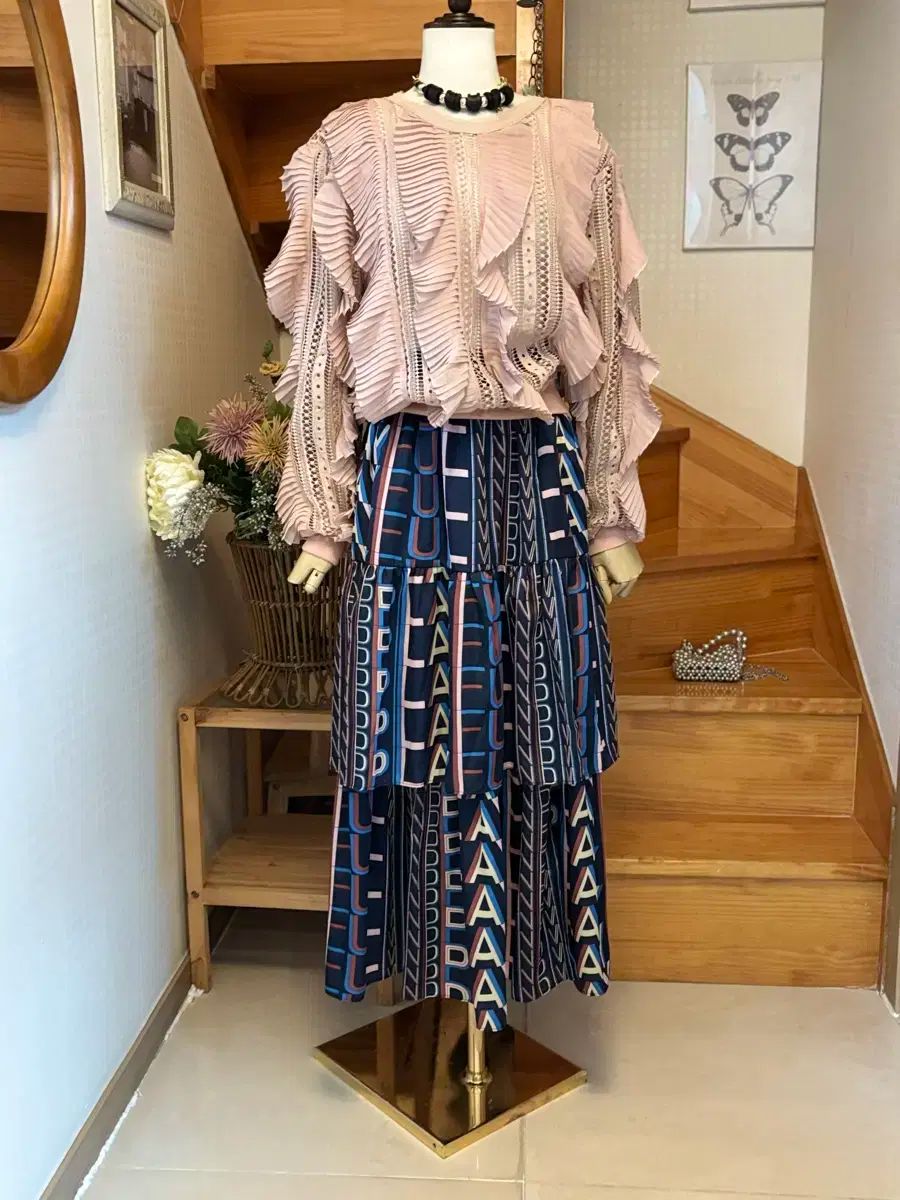 フリル ブラウス ＋ パターン ロング スカート セット