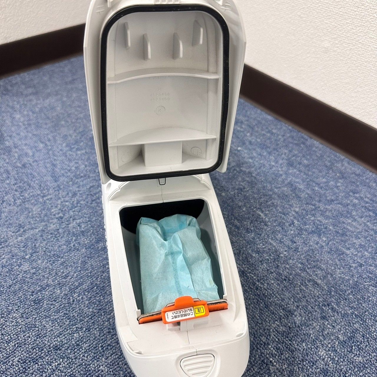 マキタ 充電式クリーナー CL182FD＋充電器 バッテリーセット ホワイト