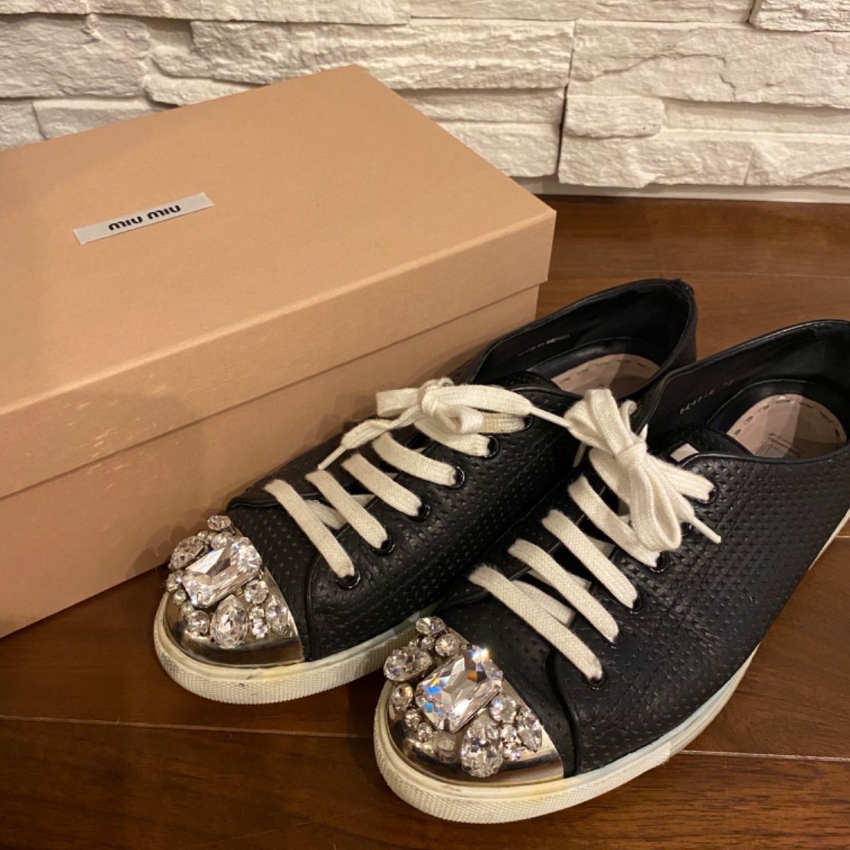 ⭐️SALE ⭐️ミュウミュウ miumiu ビジュー付きスニーカー ブラック ...