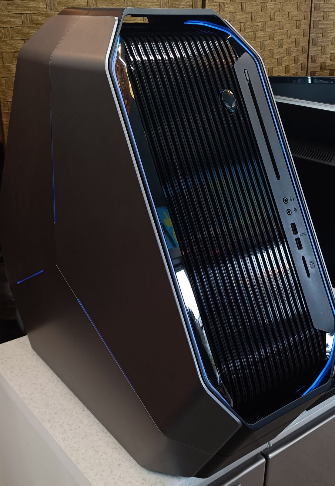 Dell Alienware Area 51 R2 ゲーミングPC SSD搭載 - メルカリ