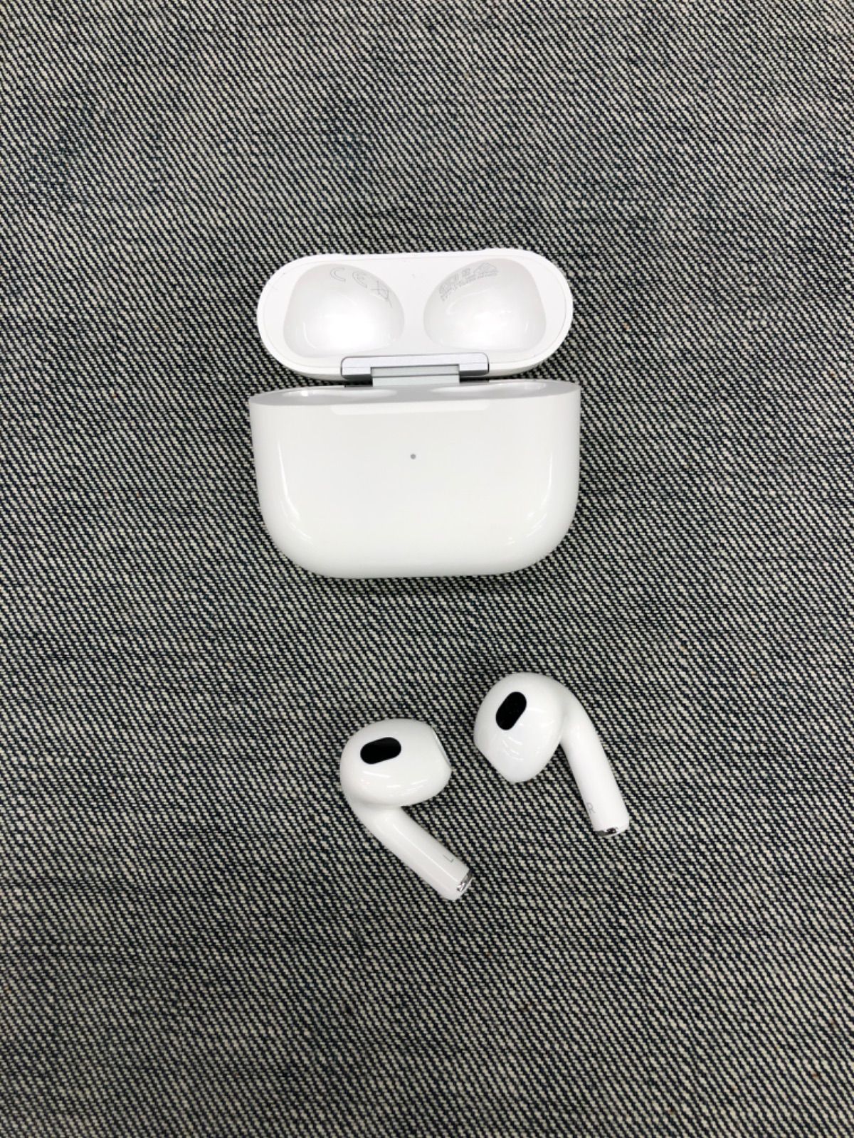 0 YG25061706 ≪品≫ Apple Air Pods (第3世代) Magsafe 2024 充電