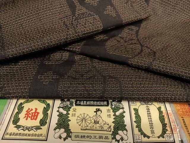 平和屋着物○本場真綿勝結城紬 80亀甲 陶器花文 証紙付き 正絹 逸品