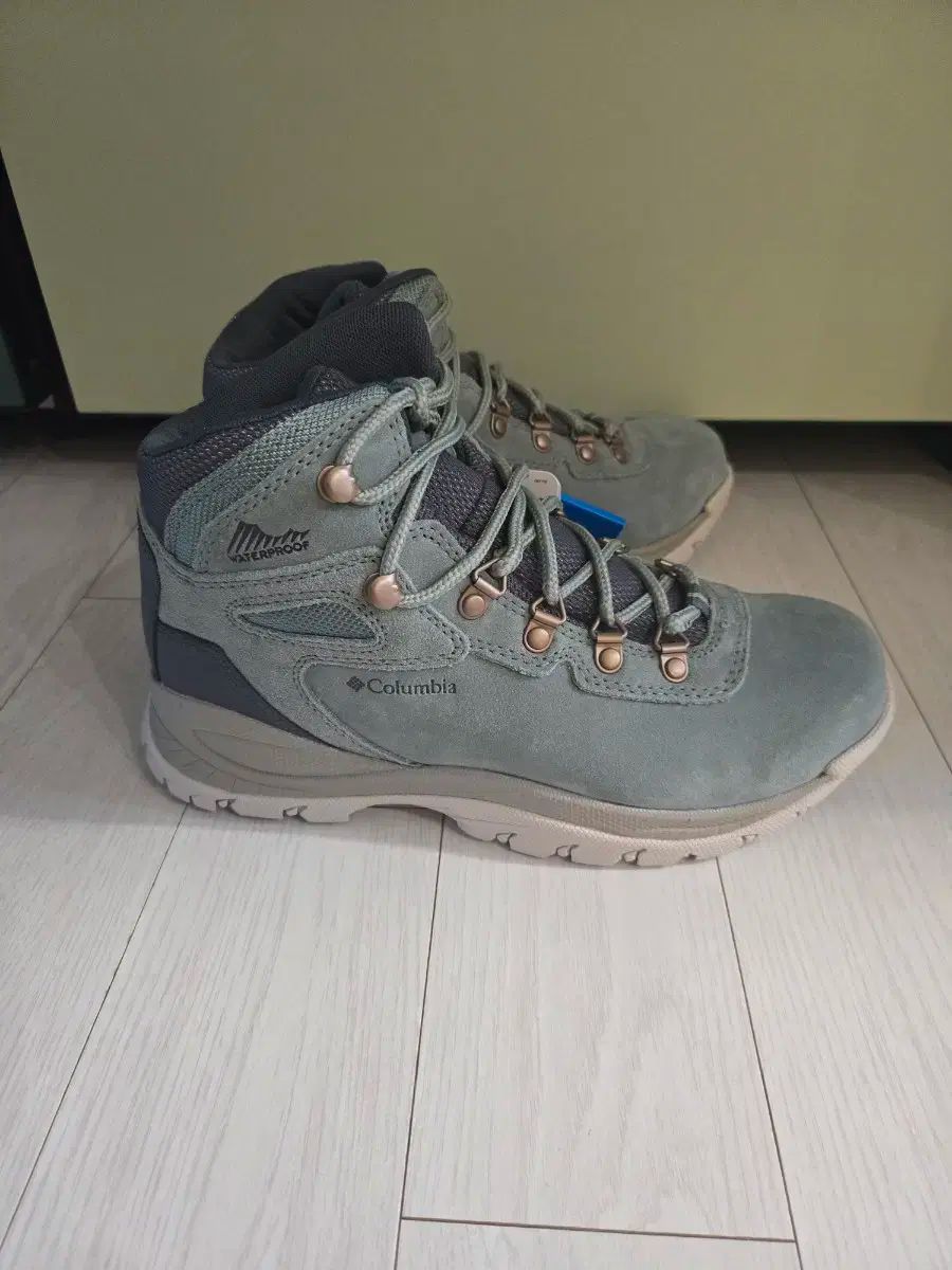 コロンビア トレッキングシューズ レディース 靴 Columbia セイバー ファイブ ロウ アウトドライ ワイド 女性用 防水 通気性 アウトドア ハイキング /YK4134 コロンビア Columbia 登山靴 トレッキングシューズ ウィメンズ