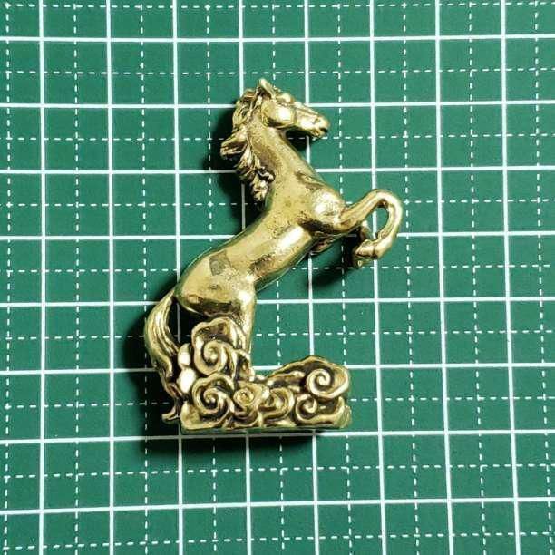 手のひらサイズ 跳ね馬の真鍮製置物！ レトロアンティーク 文鎮 デスク