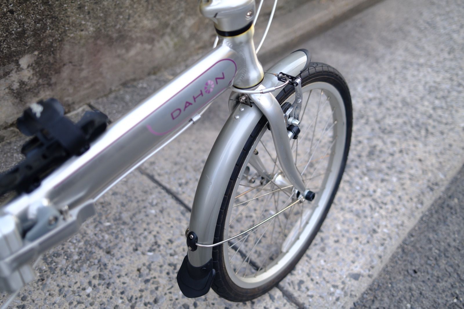 DAHON「ダホン」 ROUTE　美品　引き取り限定で DAHON ( ダホン ) 折りたたみ自転車 ROUTE ( ルート ) ピュア