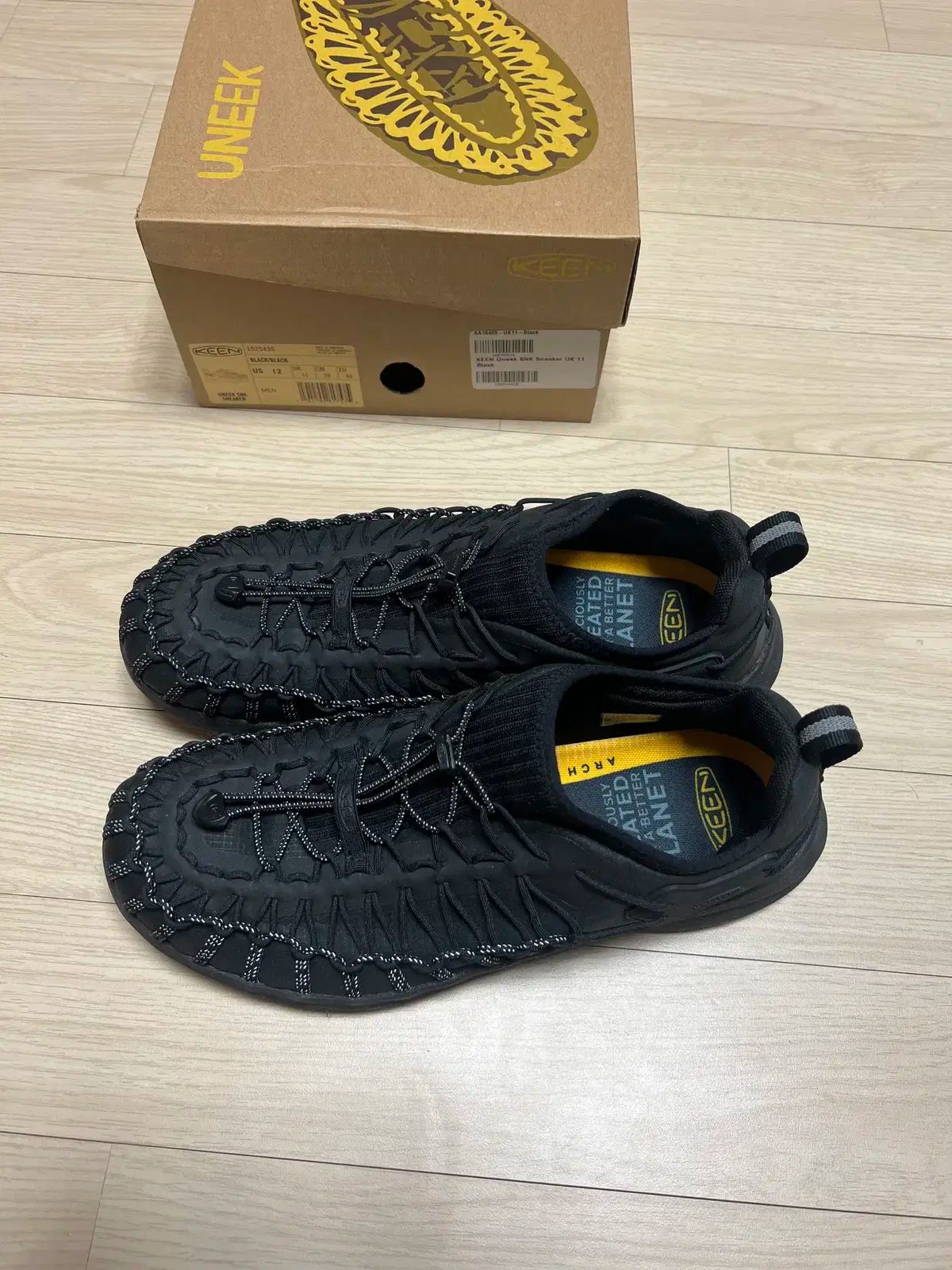 KEEN UNI-QSNK スニーカー ブラック 300サイズ