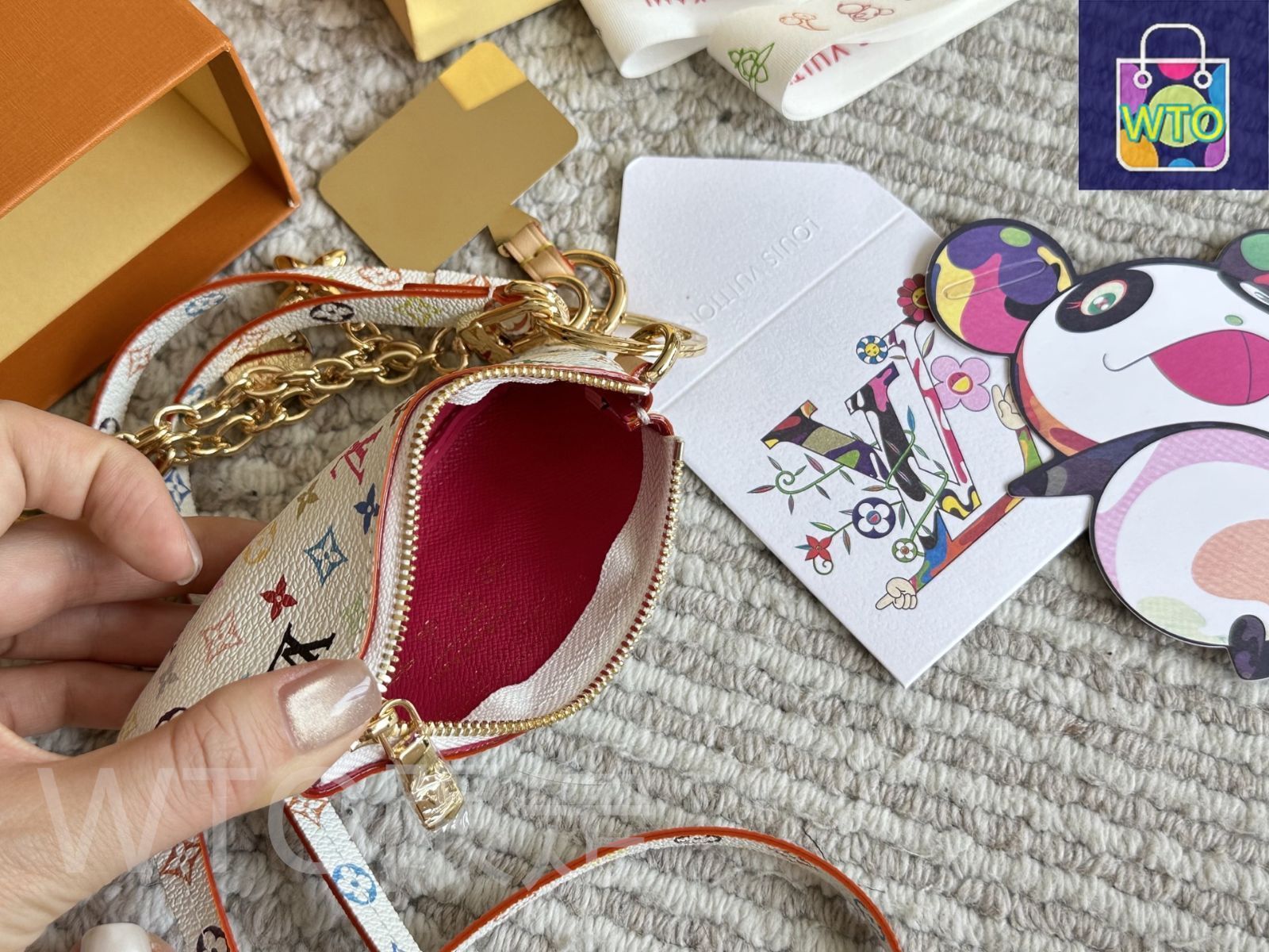 今日特価】LV x 村上隆 ホワイトトリコロール スマホチェーン