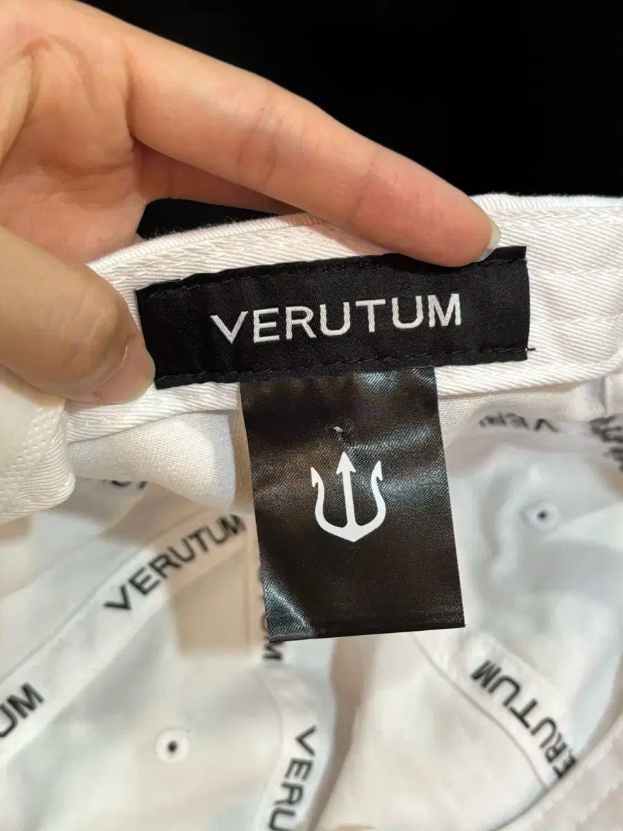 韓国 ヴェルタム★VERUTUM★ TRIDENT CAP キャップ VERUTUM | 6/13(Tue) DROP | HYPE DROP