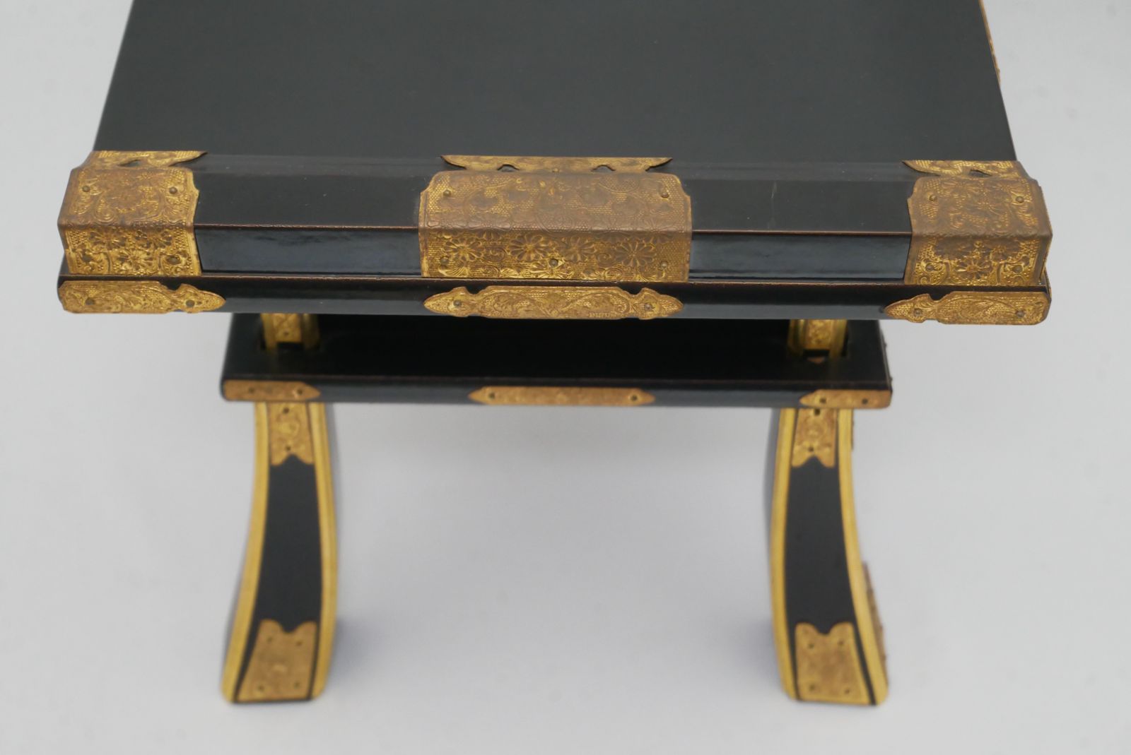 黒塗面金金具打