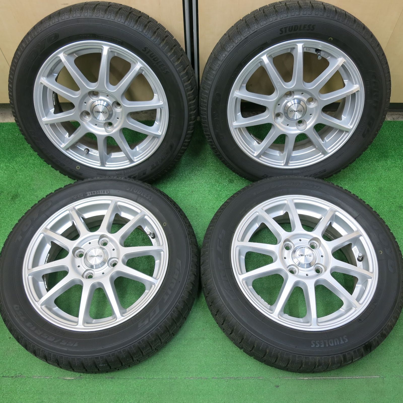 送料無料]バリ溝！キレイ！9分☆スタッドレス 155/65R14 トーヨー