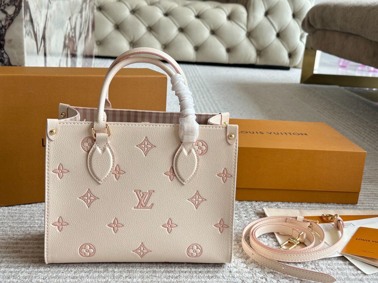 【フェミニン感溢れる】LOUIS VUITTON★OnTheGo トートバッグ フェミニン感溢れる】LOUIS VUITTON☆OnTheGo トートバッグ