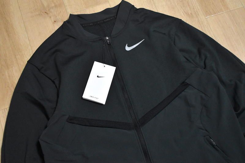 新品 NIKE RUNNING DIVISION フルジップジャケット S DQ4756-010