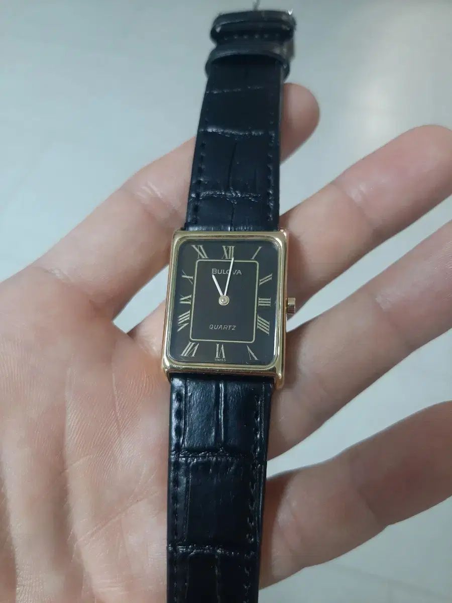 BULOVA ブローバ ブルティエ スイス 製造 タンク クォーツ